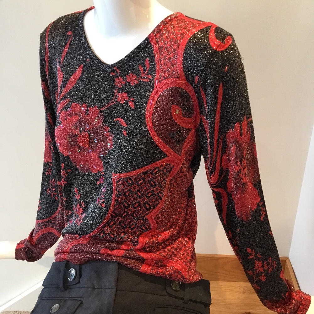 YiSeFen brand metallic red and black sweater size L Large ( 10 12 ) holiday top